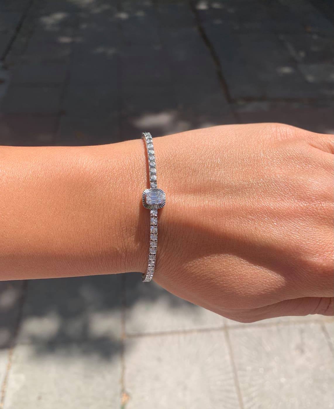 Диамантена гривна бяло злато 0.53 карата